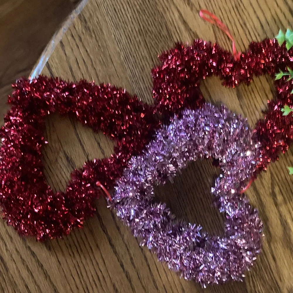 10/$13 NWOT Heart-Shaped decor  - Red and Pink